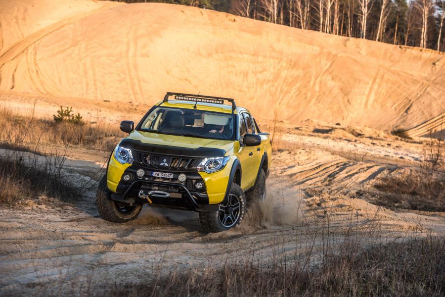  Mitsubishi L200 Monster Concept 2016 года  (фото 13 из 30)